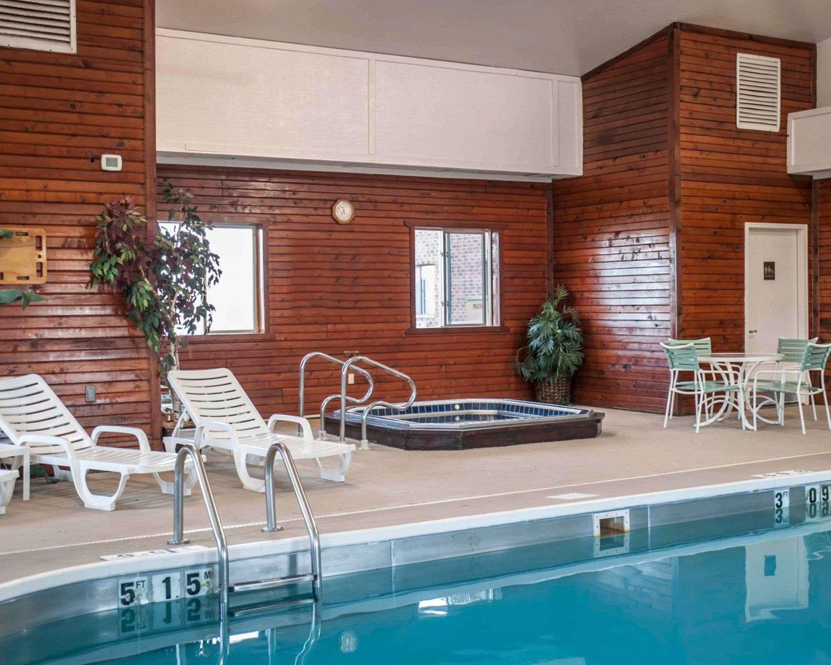 Quality Inn & Suites Boonville - Columbia Dış mekan fotoğraf
